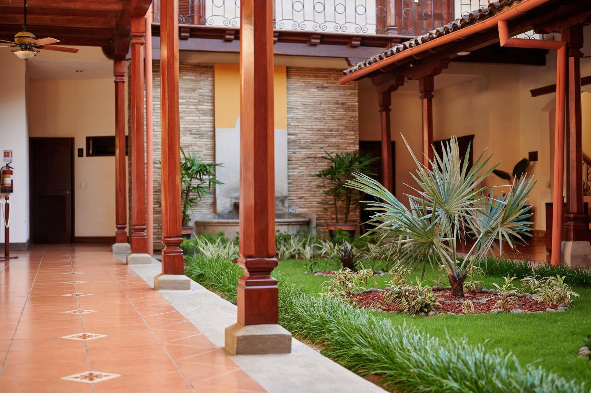 Plaza Colon - Nicaragua Hotel