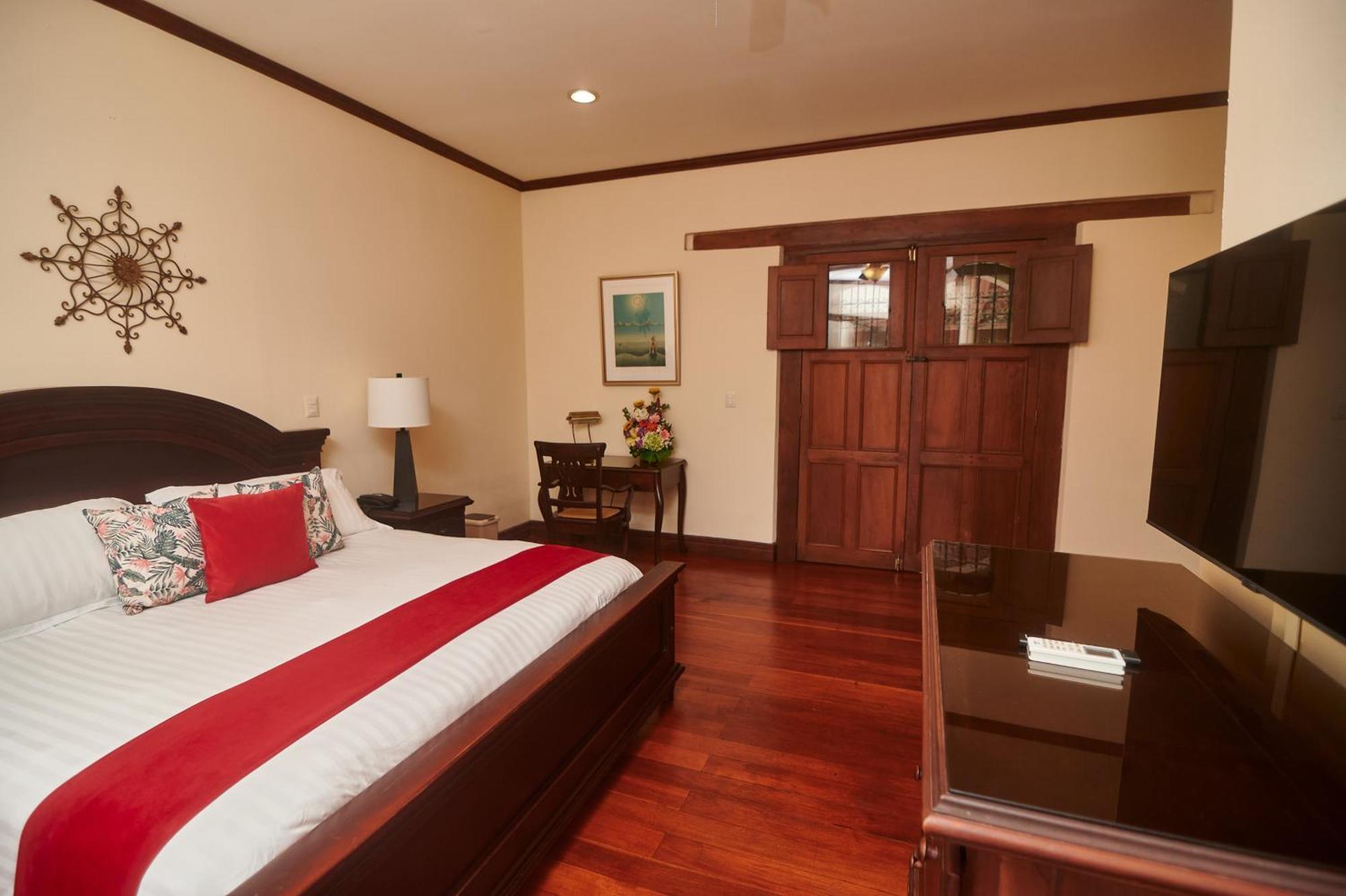 Plaza Colon - Nicaragua Hotel Granada