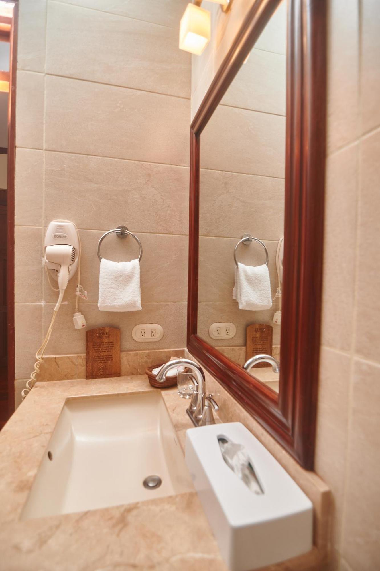 Plaza Colon - Nicaragua 4*