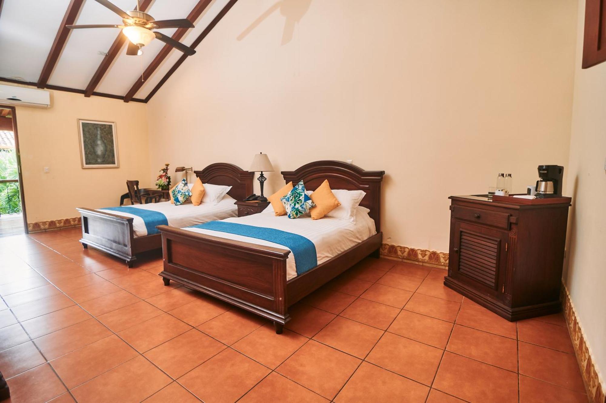 Plaza Colon - Nicaragua Hotel