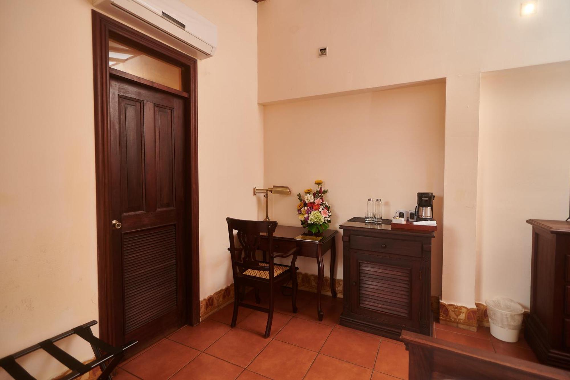 Plaza Colon - Nicaragua Hotel